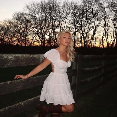 Accountant, just me and my dog, Introvert. Old account got banned let's see if we can get more followers on this one🌹🔥