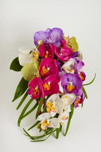 ClayFlowerLady's profile picture. Offering handcrafed clay flowers by local artist Ann Spencer. Each flower is sculpted and painted by hand and then arranged in a pot or on driftwood.