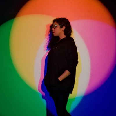 Hablo sobre diseño gráfico mientras escucho muchos BLEGH. Arazaxell🖤. #Black is my happy colour. Portafolio👇🏽