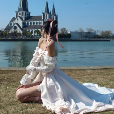 eliza32351's profile picture. I don’t look back unless it’s a good view😻