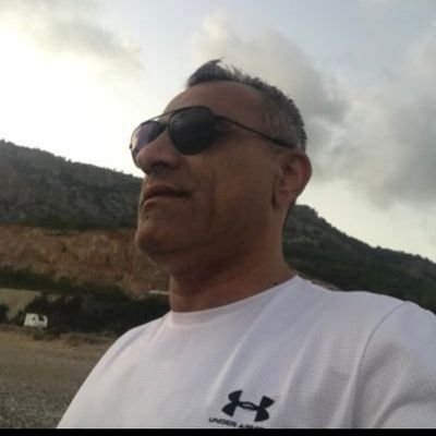 cavres2106's profile picture. 