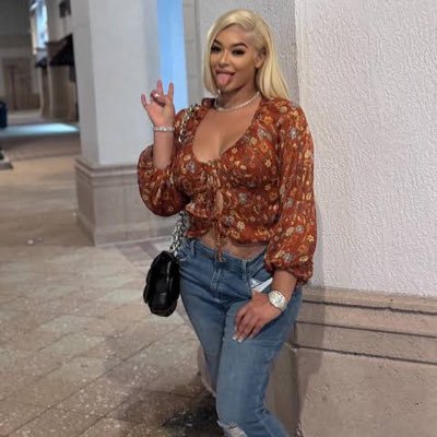 Christiana27129's profile picture. 