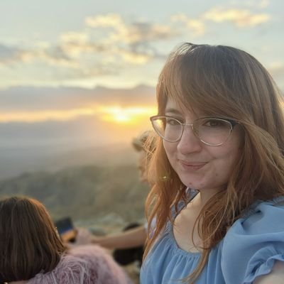 hello! I'm cinna, I stream on twitch sometimes. I have 2 buns and no attention span