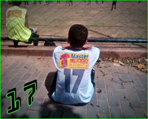 Eu?13 Anos,Geminiano,Estudante,Americano,Persistente e Insistente ,Chato as vezes Fé em DEUS(yn),Jogar bola? Jogo fácil,Feliz,Atrevido, Tímido,defeitos? muitos.