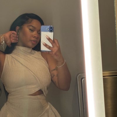 Suu thee Superior 🖤..... The BEEHive is Buzzin
