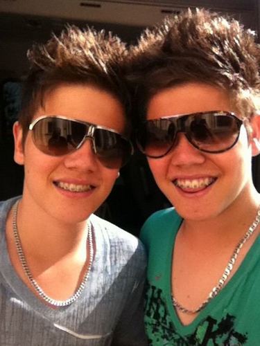 Dedicado aos meu meninos @brenoecaiocesar esses garotos que conquistaram o amor dessa guria aqui *--* aaaaah coomoo eu amoo *--*.