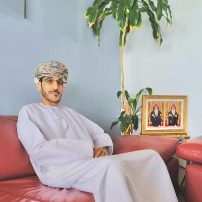 الله - الوطن - السلطان - بكالوريوس إدارة أعمال ..