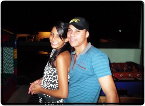uma pessoa que vive o hoje e naum espera o amanha que tem o namorado perfeito amigos perfeito e tudo perfeito...