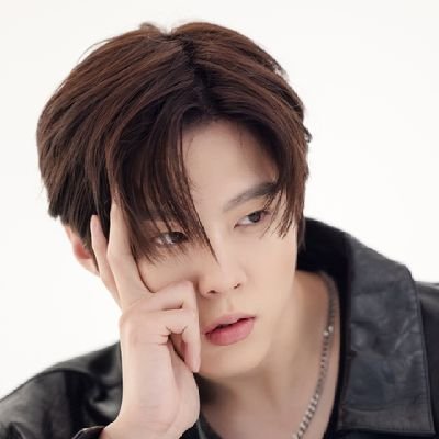 𝐑ole𝐏layer — '96. A man with soft voice, Kim Wooseok is the name.