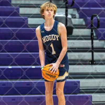 6’1 | 155 | Christ-follower ✝️ | QB 🏈 | PG 🏀 | MF ⚽️ | Moody HS | Revelation 21