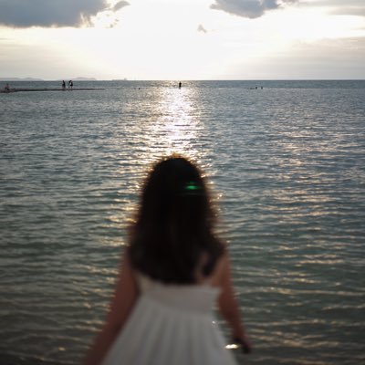 apirayanan_'s profile picture. In love I pay my endless debt to thee for what thou art.🌦🌻