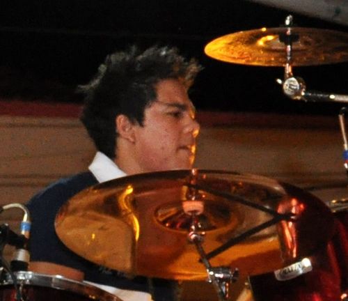 Sagítariano: 20  anos,sorridente,calmo,estrovertido, Músico baterista  Adoro tocar; Namorando com @ju_balbo97 sz. E é isso ai =)