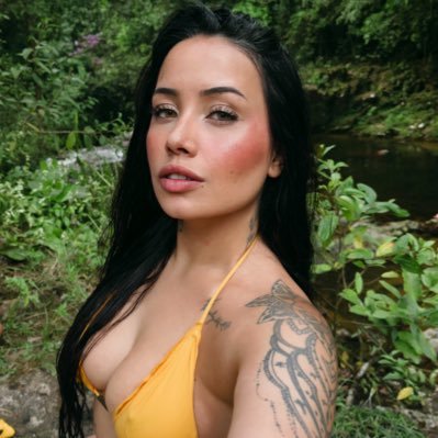 JooyBiersack's profile picture. 