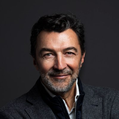 Zurdo, padre de mellizos, veo La2. Solo me falta ser pelirrojo.