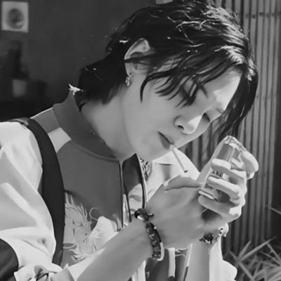 ⊱┈Aquí todo el mundo se vuelve alguien con moral perfecta y criterio, que gracia me da┈⊰ ᶠᵃⁿ ᵃᶜᶜ