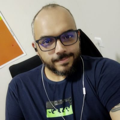 Podcaster, quase escritor, professor e quase nada mais.