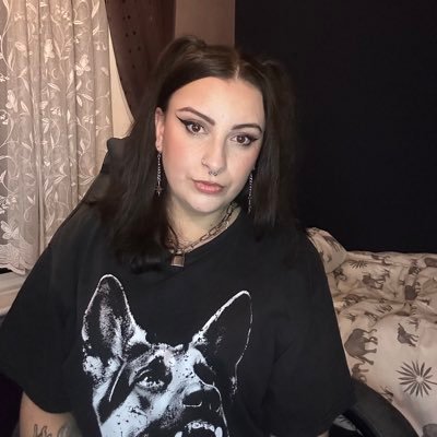 Twenty something year old from up north • Response Cop 👮🏻♀️ • Cat lover • The Beastie Boys did in fact fight for my right to party.