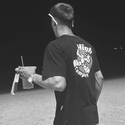 I don’t need nobody. // Se um dia eu virar saudades, lembre-se dos momentos bons e sorria. 😇 // Jonas, Ellon, CB e Nicole 🖤🥀
