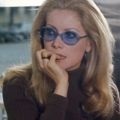 razoumiskine's profile picture. j’adore tout