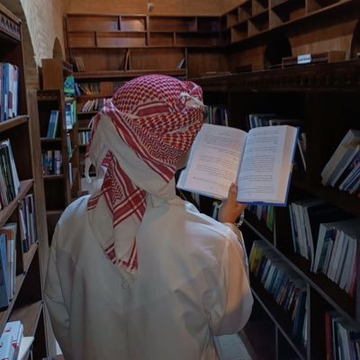 قد يُنعِمُ اللهُ بالبلوى وإن عظُمتْ ويبتلي اللهُ بعضَ القومِ بالنِّعمِ