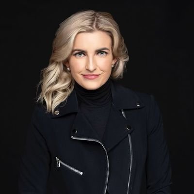 #ManagementService
📥 Personal manager 🗒️ @SophiaMinnaert Doesn't text her fans 📵Beware of scammers!!❌
