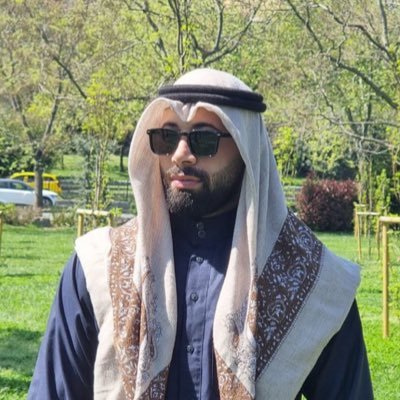 الجِمْ همومَكَ واسرجْ ظهرهَّا فرساً وانهضْ كسيفٍ إذا الانصالُ تلتحمُ