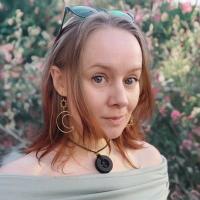 poetry & tiny stories ✍️ | snail whisperer 🐌🌿 | tea lover ☕️ | few spoons 🥄 (chronic illness edition) | INTP flavour 🔍