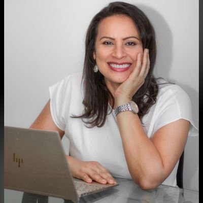 Especialista en Gestión y Emprendimiento en Salud, con más de 25 años de experiencia liderando y asesorando organizaciones del sector.