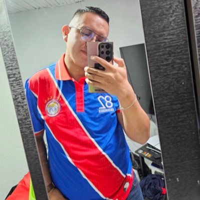 Siempre agarrado de la mano de Dios; Fútbol; Cunoc.