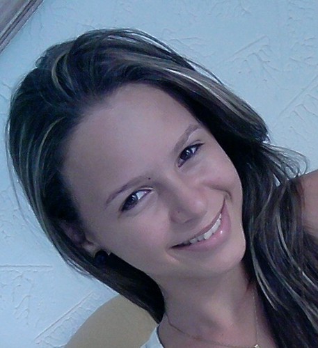 Aquariana,17 anos,  flamenguista, decidida , não se deixa abalar com coisas futéis e pessoas insignificantes !