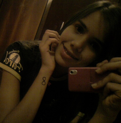 Minha vida. Minhas escolhas. Meus problemas. Meus erros. Nenhum é da sua conta. Então, cuide da sua vida antes de falar da minha.