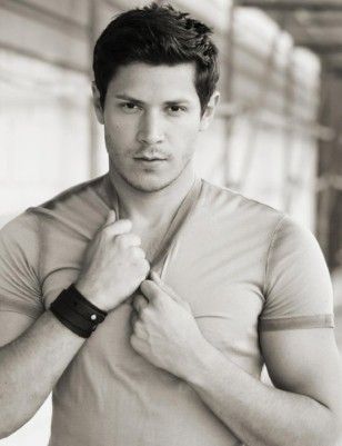 BigBadWolfPaul's profile picture. OOC acct for @FatalWolf