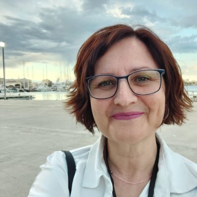 Trabajo para que, incluso las empresas más pequeñas, encuentren su voz y destaquen en el ruido digital, alcanzando a su público objetivo de manera efectiva.