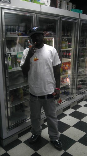 I'm livin life to the fullest tryna do numbers love me or hate u gotta respect the money!!!!!!! #Row6oyz high