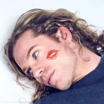 just kisses. that's it, that's the account.