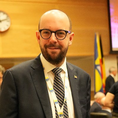 🇧🇪🇪🇺 | 💼 Attaché de presse de la MP Elisabeth Degryse #FWBGov | Passé par #ParlBru #BruGov • CD&V • Consulat 🇧🇪 MTL | Supporter #RUSG 💛💙