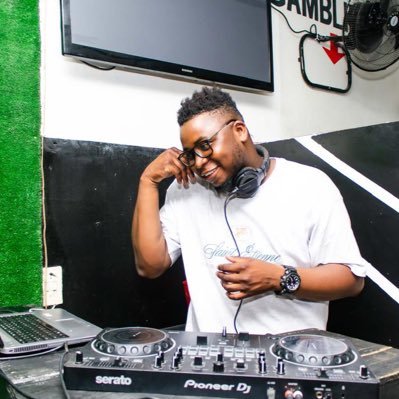 Supply chain 🔗 //sprite 🥤//DJ 🎛️//BMW 😍//RMFC⚽. Pro dj with own equipment, bookings: 0812235583 || nalisachali@gmail.com