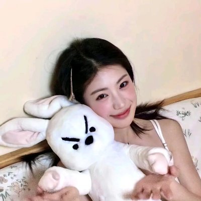 JeffreyRod54560's profile picture. 故巷夜微茫，灯火映朱廊，几曲琴声诉往事，梦里未曾忘。天涯信难寄，红叶对孤倚，曾经执手话长安，而今陌路里。