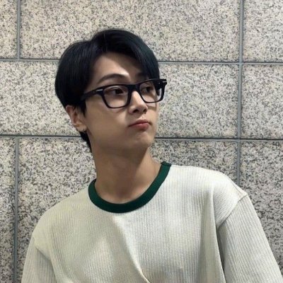 jayiuoi_0420's profile picture. 