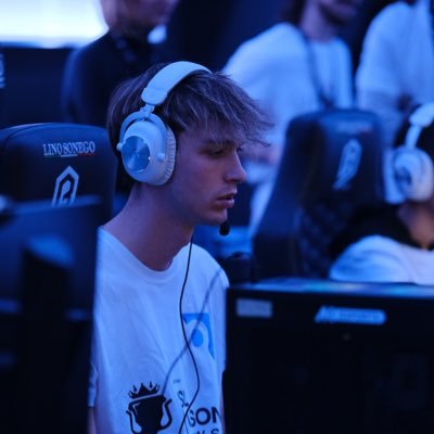 Bxschee's profile picture. Competitive player