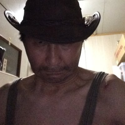 ambluemcout's profile picture. 僕は絵画・彫刻からデザイン・発明 (うち特許数件)まで造形創作活動を広く手がける傍ら伝統工芸や科学技術・工学・哲学等を日々学ぶことを人生の楽しみとして生きております。クラシック音楽とDIY創造活動が三度の食事より好きで、エセ科学・ガセ陰謀論・偽善者・詐欺師・独善思想が大嫌いなエキセントリックな奴です！(笑)