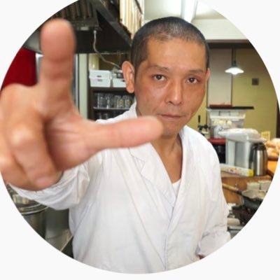 東京スカイツリーのお膝元 向島の天ぷら屋河原のあべの大将です。まかないチャレンジという登録者67万人のYouTubeに誰でも手早く簡単に作れるまかない動画を週4回火、木、土、日の18時に投稿しています。
