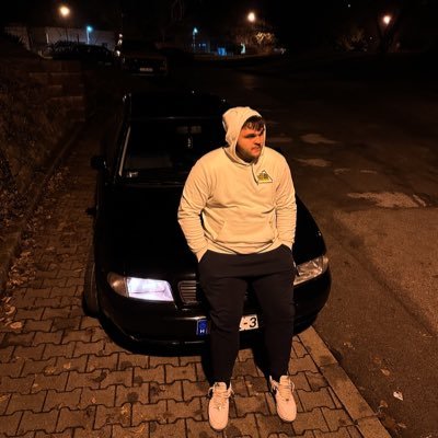 bence_fn's profile picture. 19