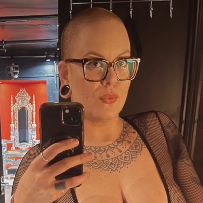 FEM LEATHER DADDY. Proper English Bossy Boots. Mean for a living... Horrifically Bisexual. https://t.co/fKkQlU590s