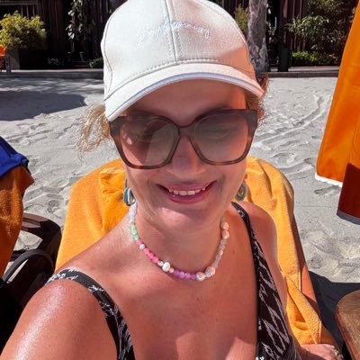 PSelin's profile picture. Hayat bir gündür, o da bugündür 💚