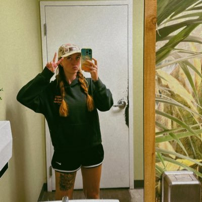 • recovering Catholic school alumni • these tweets are the result of my little pea brain rattling around inside my skull • métis • she/her 🌞 not an influencer