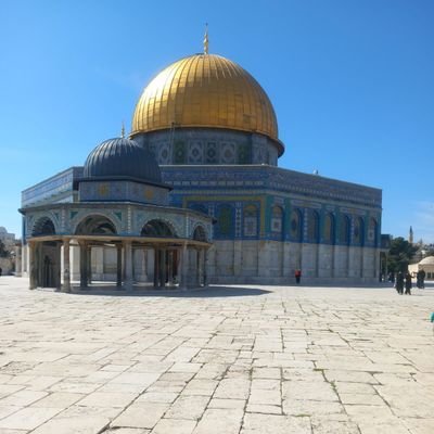 ازرع داخل الجميع شيئًا يخصك ..
إن لم يكُن حبًا فليكُن إحترامًا.