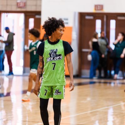 6'1 153 lbs C/o 29 3.6 GPA. @mikedavis1136@gmail.com