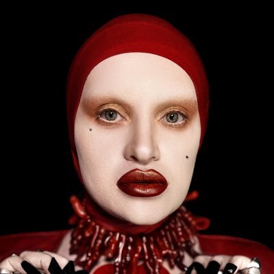 samkova_ann's profile picture. выгоревший человек. веду канал про шмотки https://t.co/XGjfiL4MAb