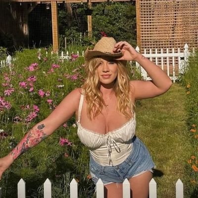 I'm looking for a long term commitment relationship with a responsible man who is reliable and ready to for me 🙏💗♂️👞❤️💞🥰
